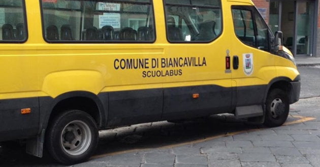 scuolabus-su-strisce-gialle